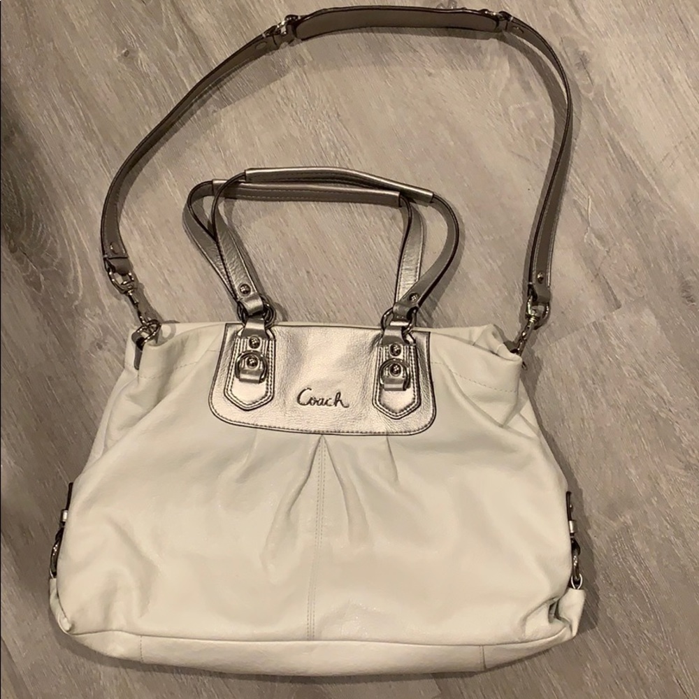 Vintage Coach White Leather Shoulder Bag with Metallic Silver Straps